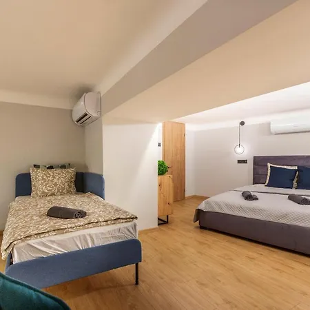 Exclusive New York In The Heart Of Apartment Budapest