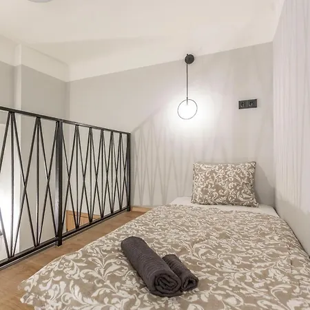 Exclusive New York In The Heart Of Apartment Budapest