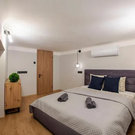 Exclusive New York In The Heart Of Apartment Budapest